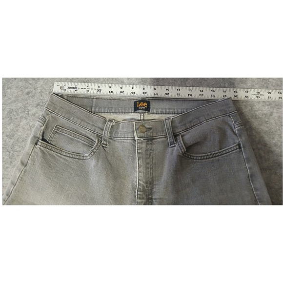 Lee Comfort Waist Jeans Men's Size 32x31 Gray Relaxed Fit Denim Everyday Wear - Picture 1 of 7